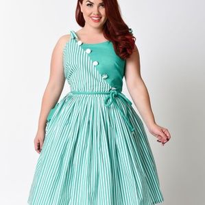 Unique vintage green striped dress